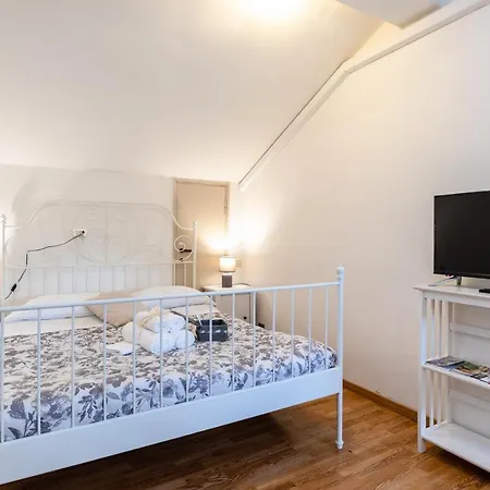 Guest house Attico Di Luna 2*